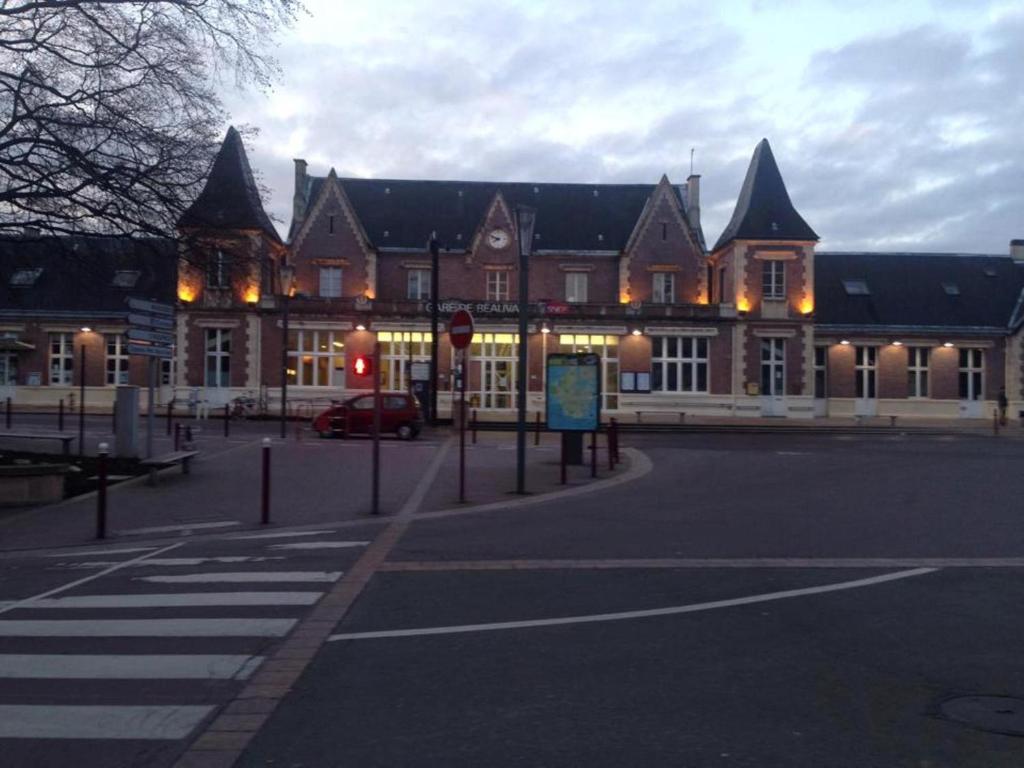 Chenal Hotel Beauvais Exterior photo