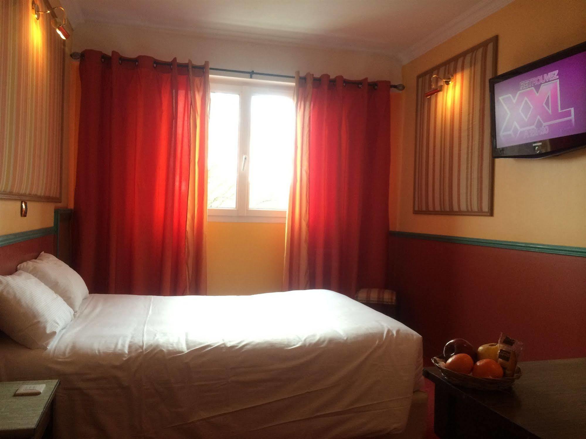 Chenal Hotel Beauvais Exterior photo